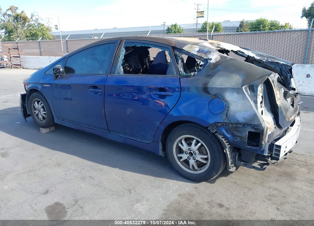 2011 TOYOTA PRIUS TWO VIN: JTDKN3DU5B5316444