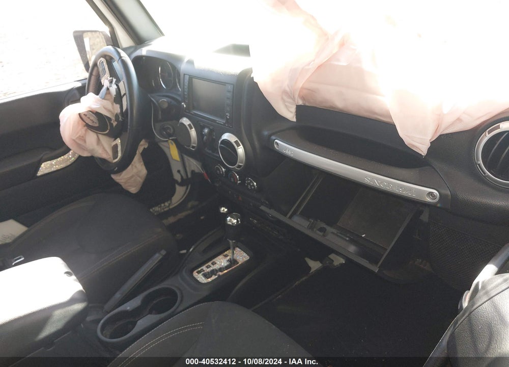 2017 JEEP WRANGLER UNLIMITED SAHARA VIN: 1C4HJWEG2HL602028