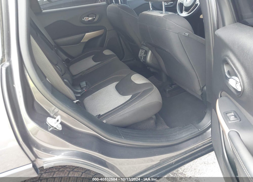 2018 CHEROKEE JEEP  LATITUDE TECH CONNECT FWD VIN: 1C4PJLCB4JD587985