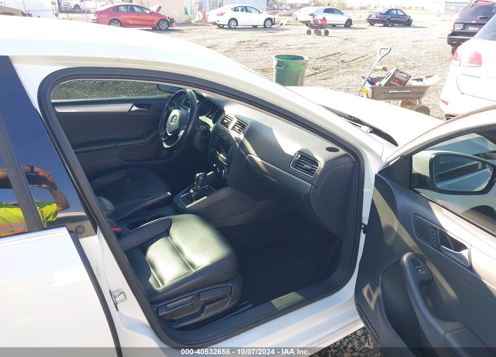 2015 VOLKSWAGEN JETTA 1.8T SE VIN: 3VWD17AJ3FM412379