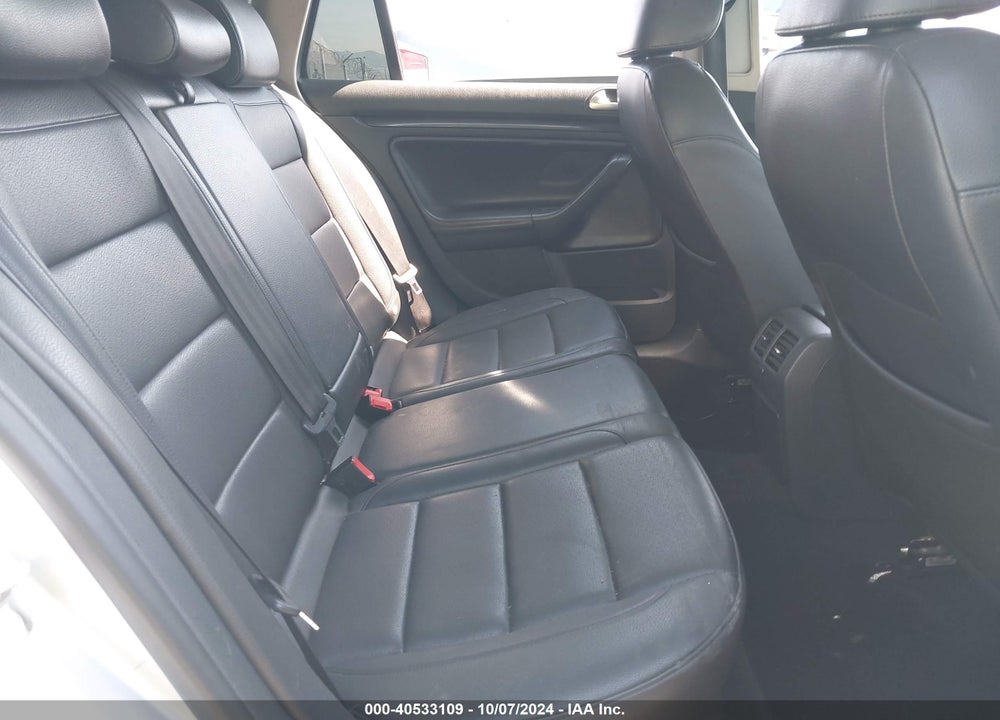 2014 VOLKSWAGEN JETTA SPORTWAGEN 2.0L TDI VIN: 3VWPL7AJ4EM613388