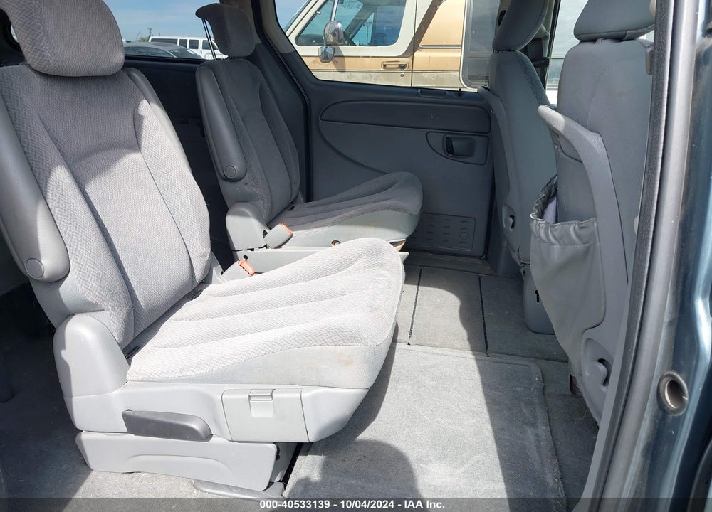 2006 CHRYSLER TOWN & COUNTRY LX VIN: 1A4GP44RX6B566877
