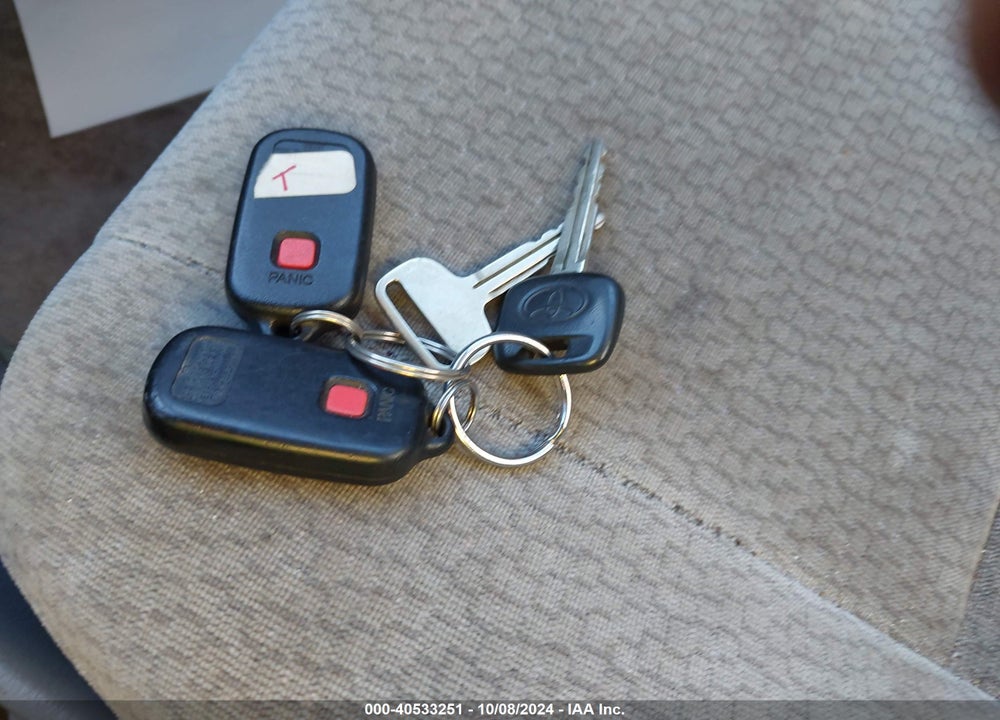 2004 TOYOTA COROLLA LE VIN: 2T1BR32E84C289990
