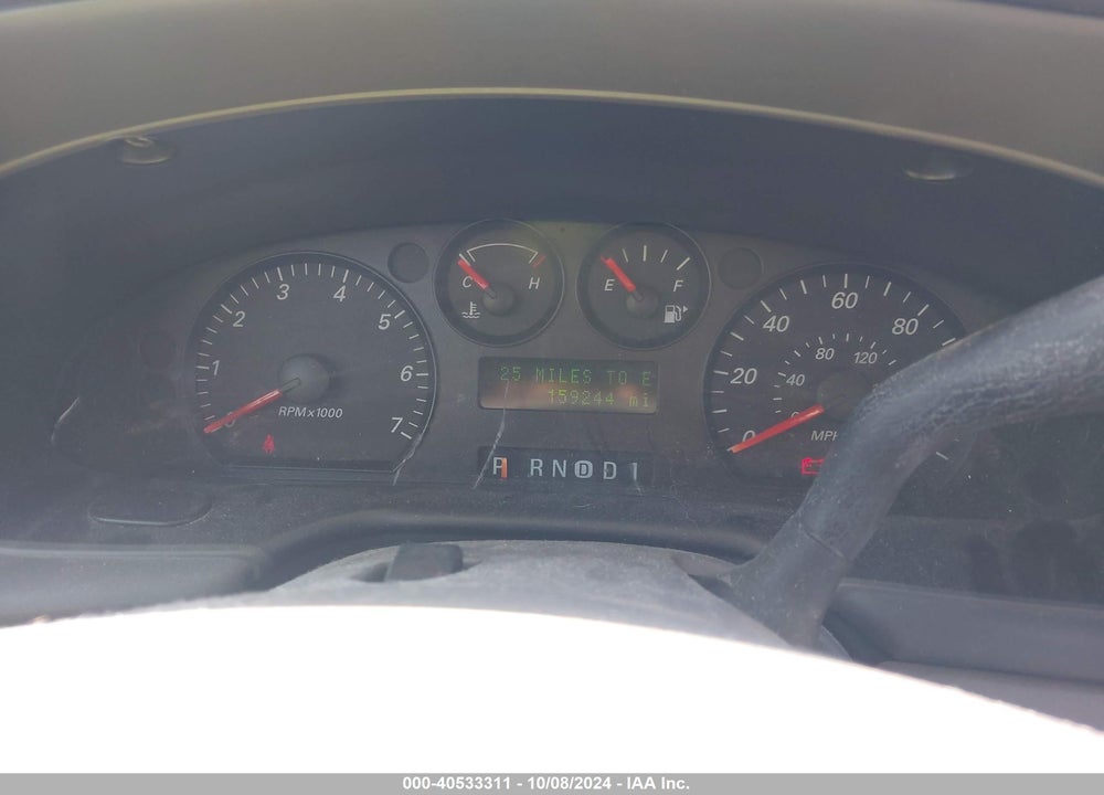 2005 FORD TAURUS SE VIN: 1FAFP53225A136587
