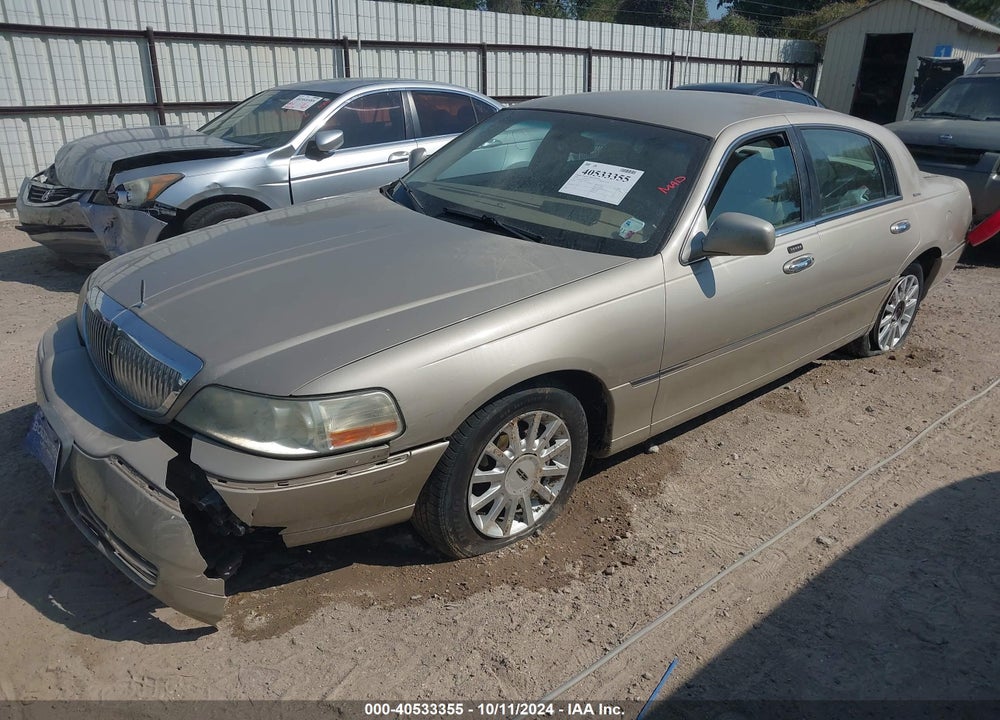 2006 LINCOLN TOWN CAR SIGNATURE VIN: 1LNHM81W96Y615905