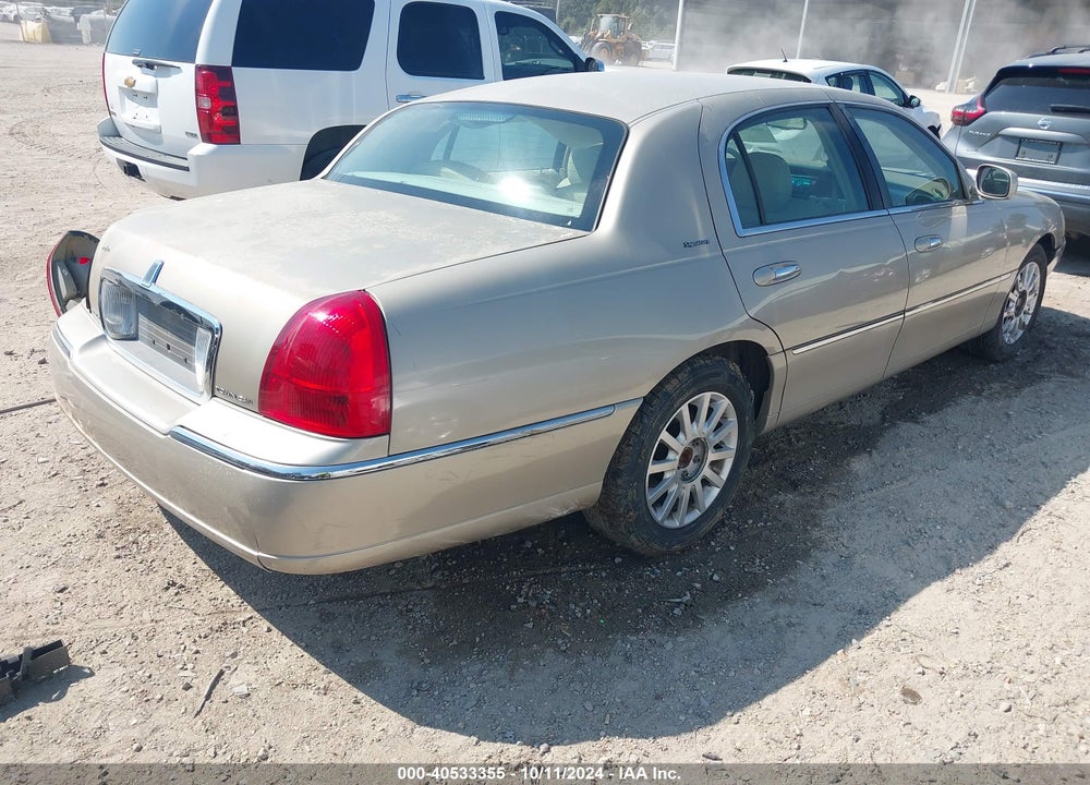 2006 LINCOLN TOWN CAR SIGNATURE VIN: 1LNHM81W96Y615905