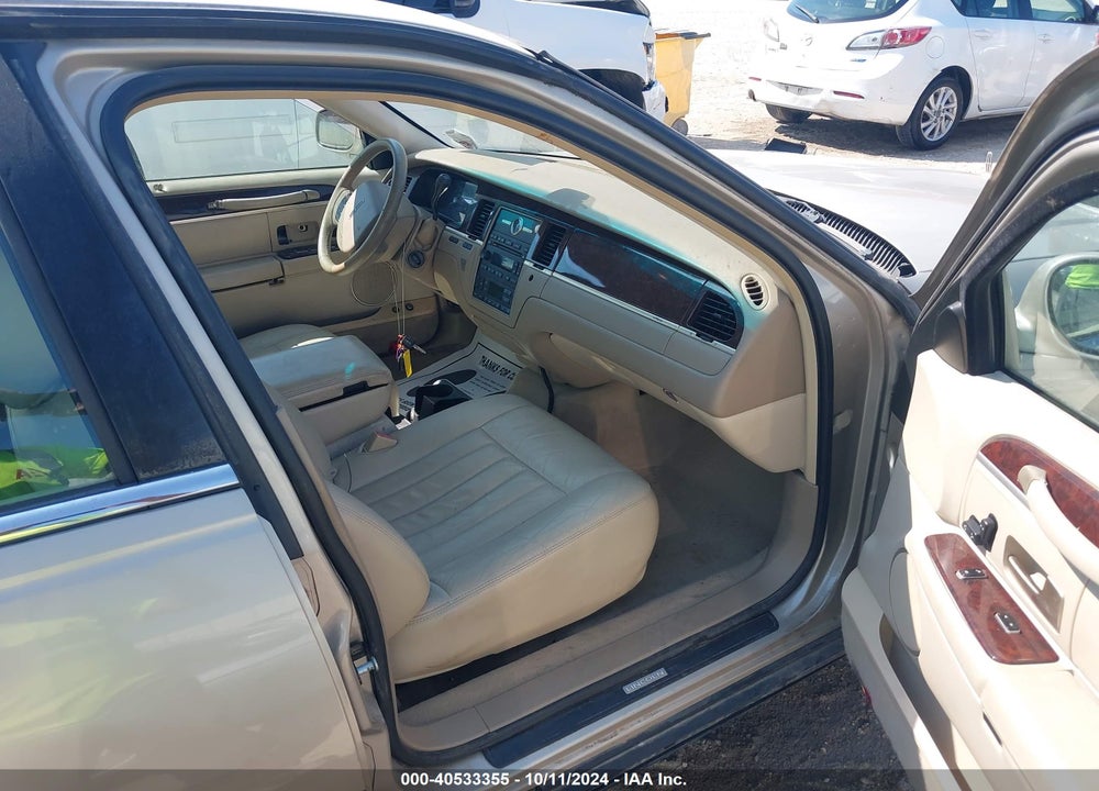 2006 LINCOLN TOWN CAR SIGNATURE VIN: 1LNHM81W96Y615905