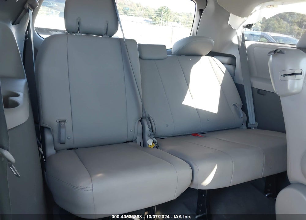2015 TOYOTA SIENNA XLE 8 PASSENGER VIN: 5TDYK3DCXFS602476