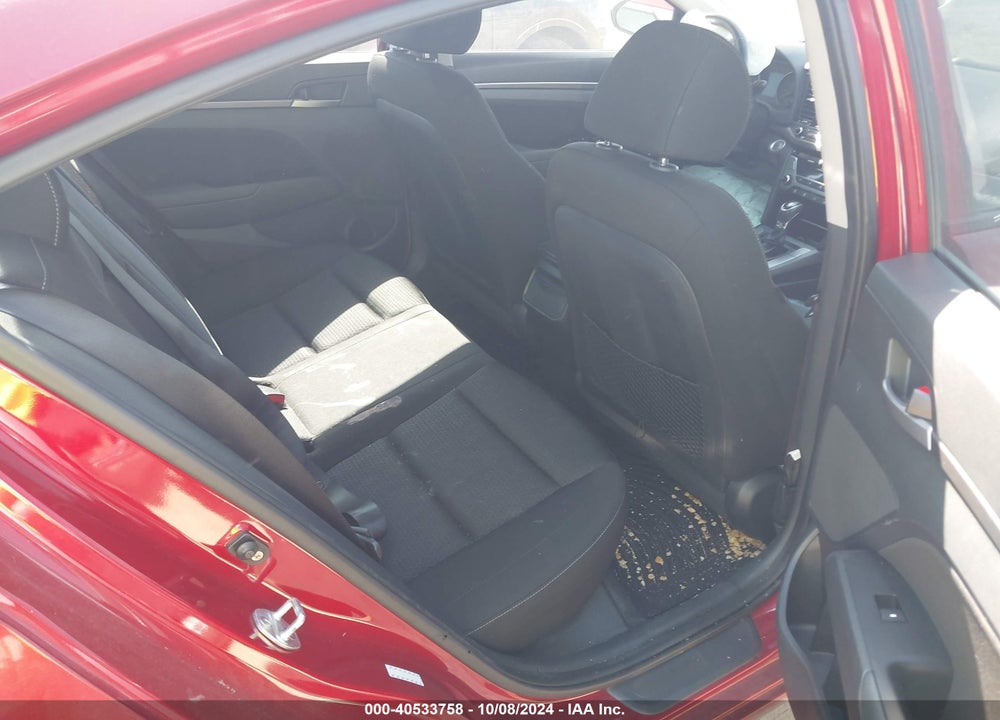 2017 HYUNDAI ELANTRA VIN: KMHD84LF4HU241173
