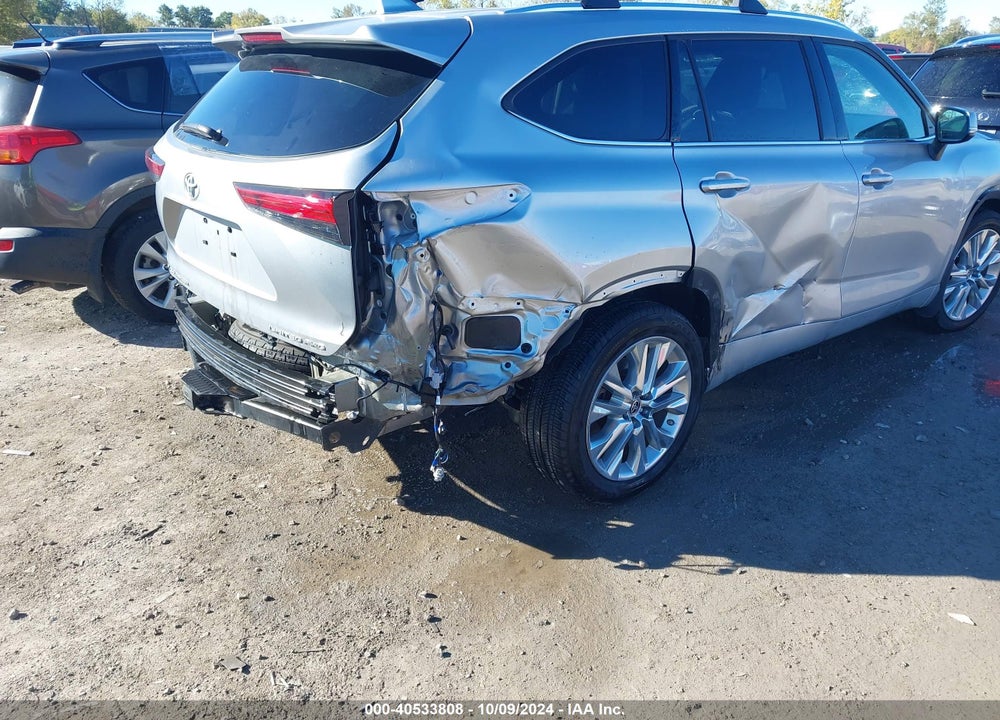 2022 TOYOTA HIGHLANDER LIMITED VIN: 5TDDZRBH2NS218590