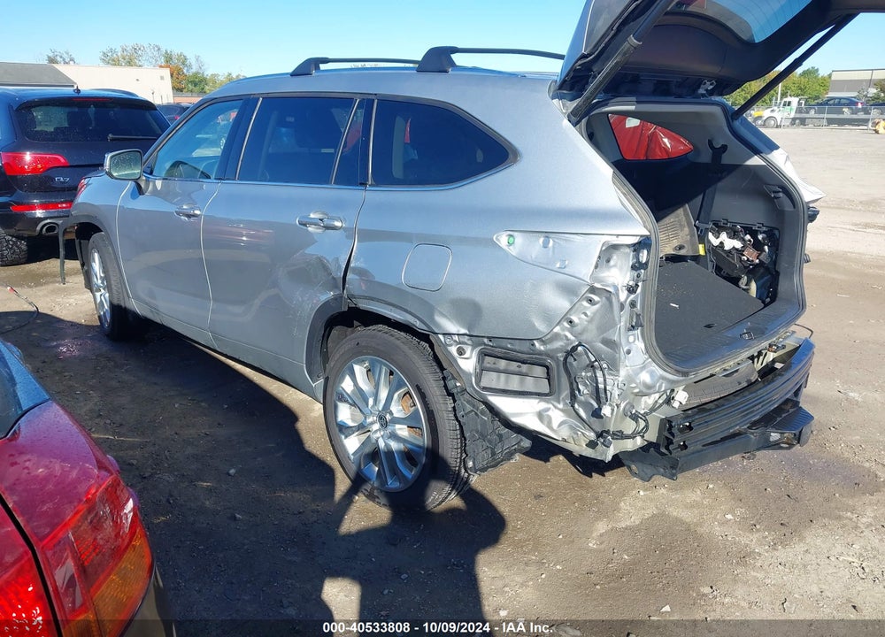 2022 TOYOTA HIGHLANDER LIMITED VIN: 5TDDZRBH2NS218590