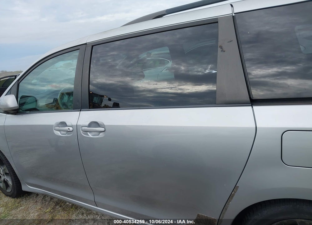 2011 TOYOTA SIENNA SE VIN: 5TDXK3DC0BS107144