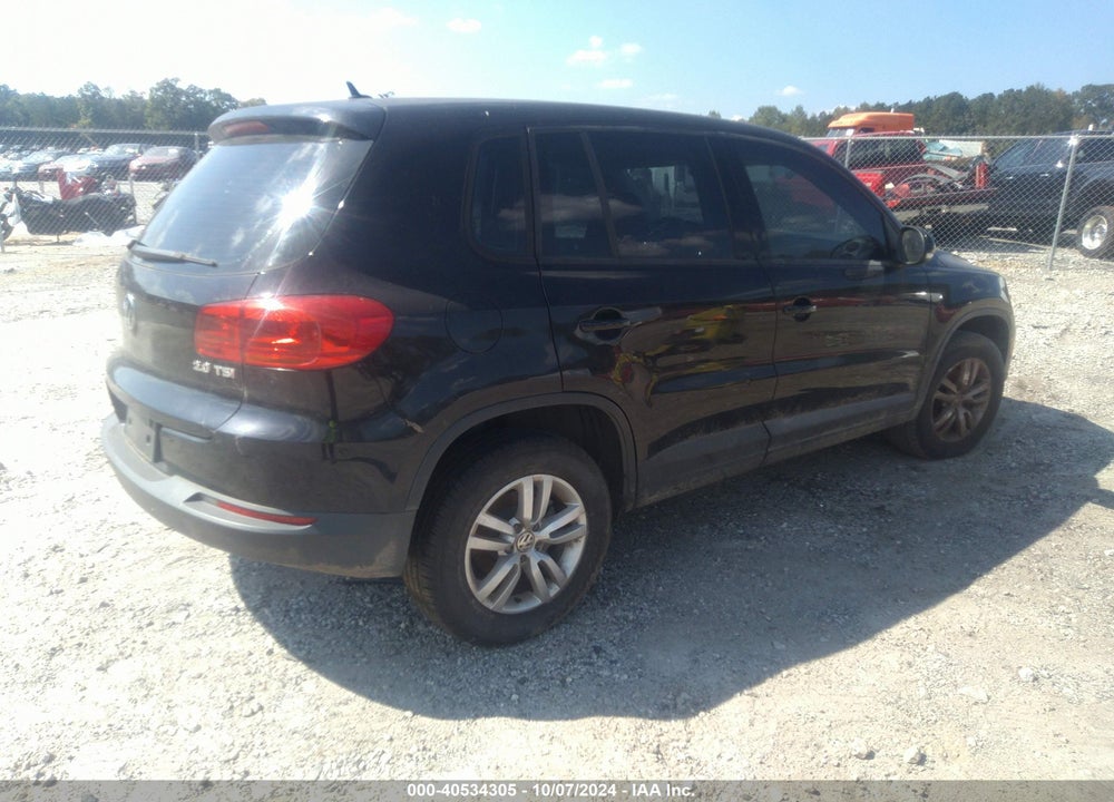 2013 VOLKSWAGEN TIGUAN S VIN: WVGAV3AX1DW566220