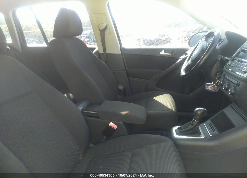 2013 VOLKSWAGEN TIGUAN S VIN: WVGAV3AX1DW566220