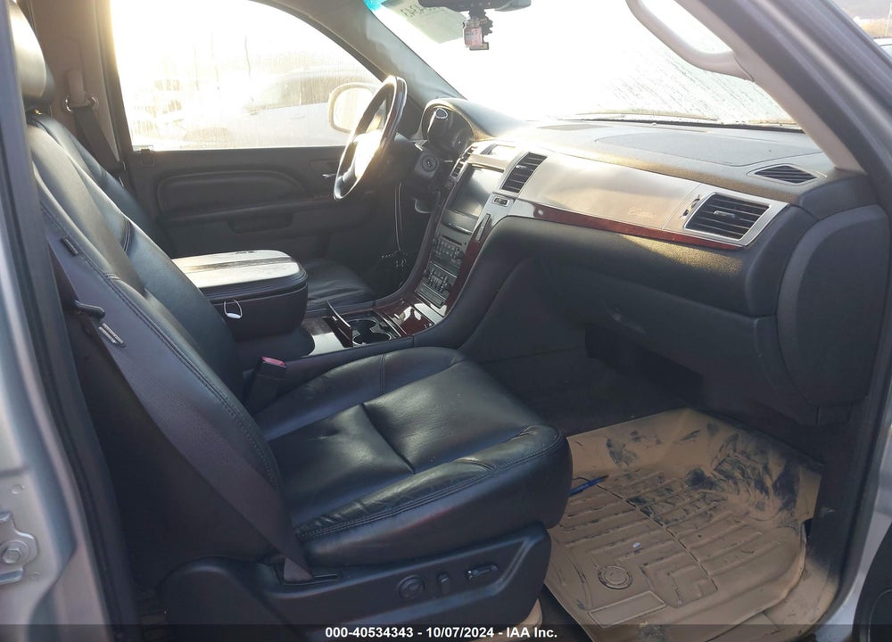 2011 CADILLAC ESCALADE LUXURY VIN: 1GYS4BEF0BR148874