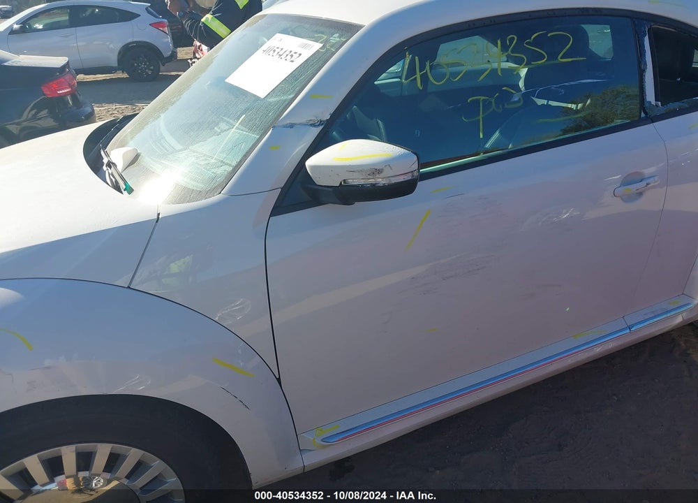 2014 VOLKSWAGEN BEETLE 2.5L VIN: 3VWJX7AT4EM612169