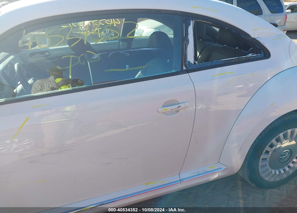 2014 VOLKSWAGEN BEETLE 2.5L VIN: 3VWJX7AT4EM612169