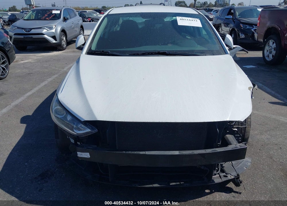 2018 HYUNDAI ELANTRA SEL VIN: 5NPD84LF1JH278279