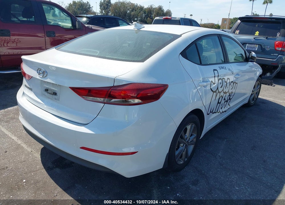 2018 HYUNDAI ELANTRA SEL VIN: 5NPD84LF1JH278279