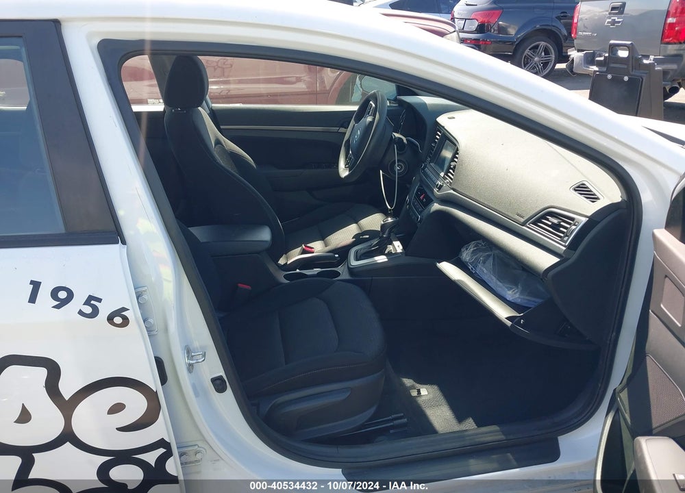 2018 HYUNDAI ELANTRA SEL VIN: 5NPD84LF1JH278279