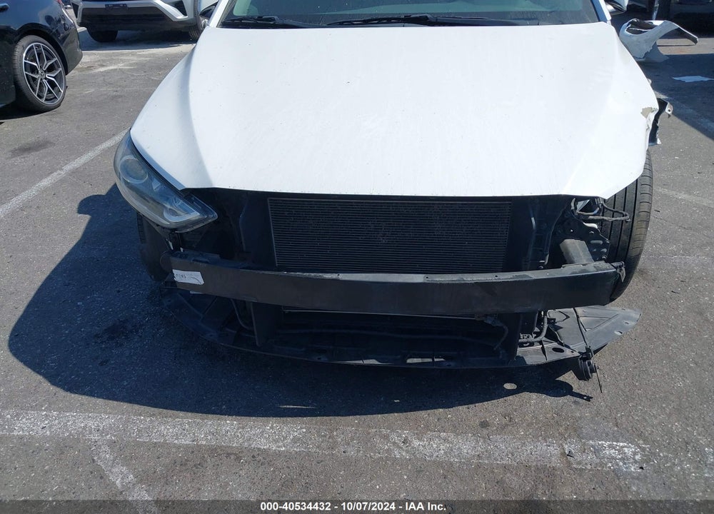 2018 HYUNDAI ELANTRA SEL VIN: 5NPD84LF1JH278279