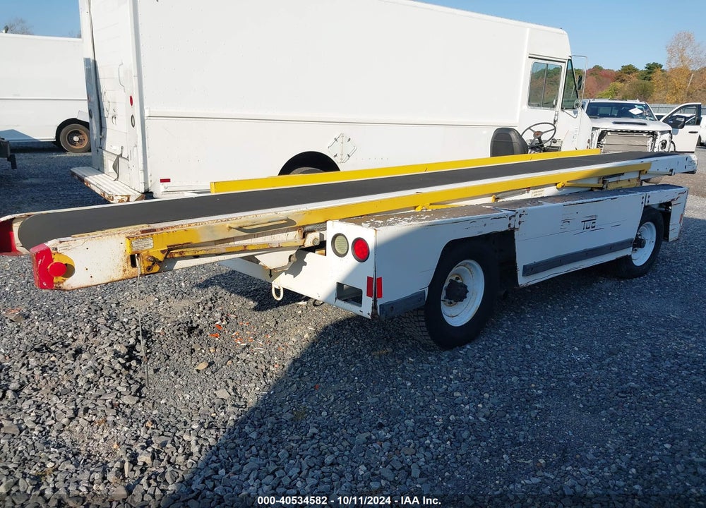 2008 EQUIPMENT BELTLOADER VIN: 00000000000008703