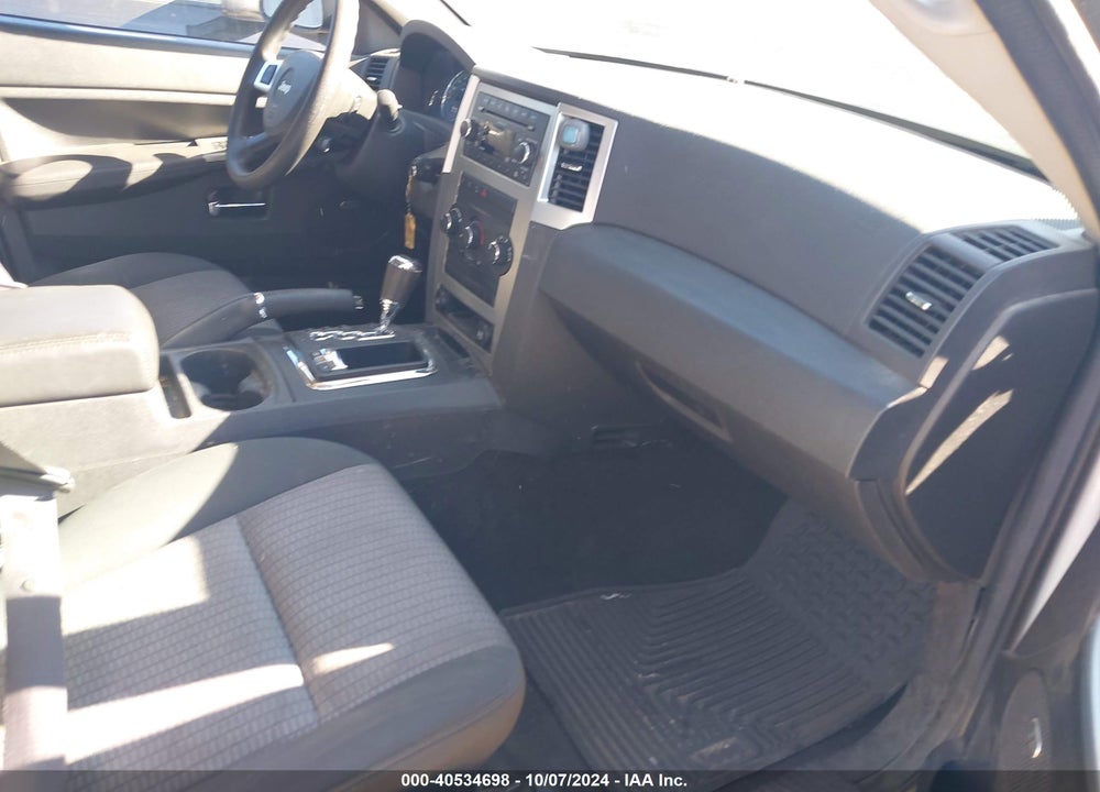 2010 JEEP GRAND CHEROKEE LAREDO VIN: 1J4RR4GT7AC110137