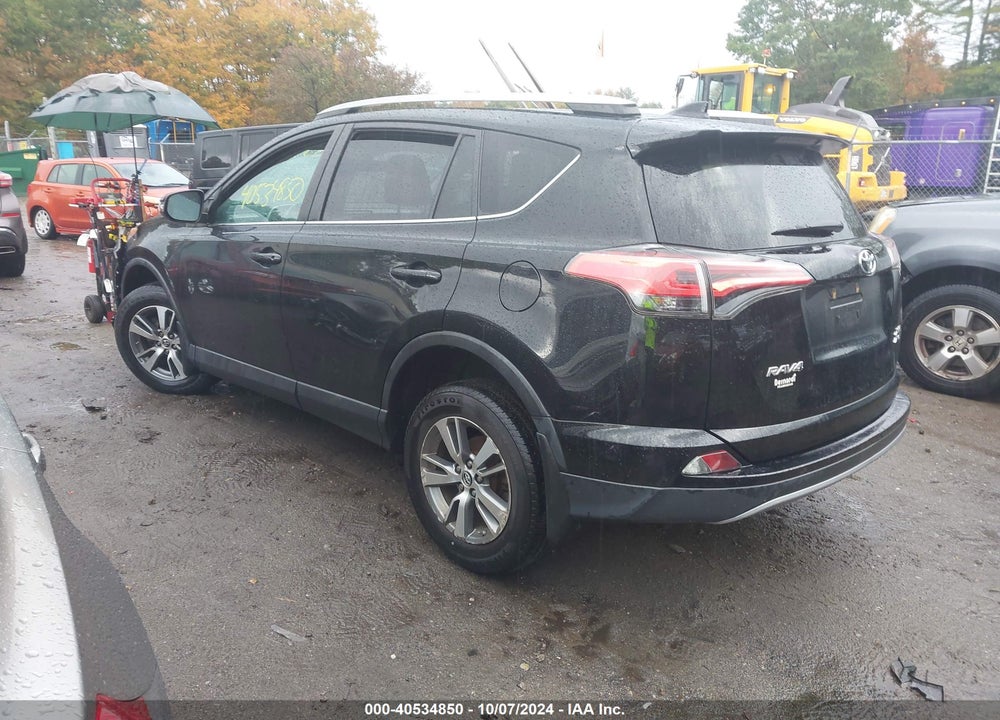 2017 TOYOTA RAV4 XLE VIN: 2T3RFREV1HW692422
