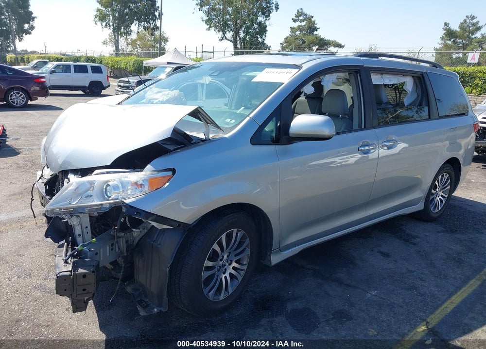 2019 TOYOTA SIENNA XLE PREMIUM 8 PASSENGER VIN: 5TDYZ3DC1KS983821