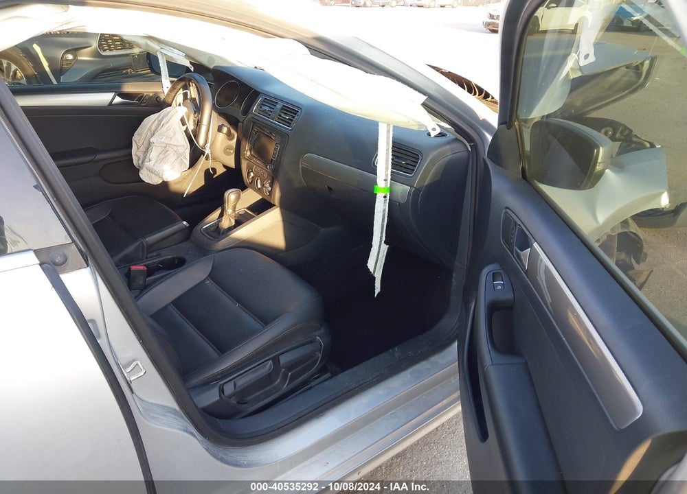 2015 VOLKSWAGEN JETTA 1.8T SE VIN: 3VWD07AJ1FM339550