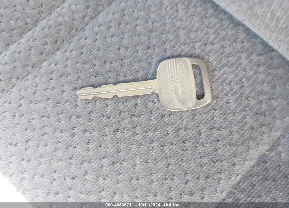 2000 TOYOTA CAMRY LE VIN: 4T1BG22K2YU975372