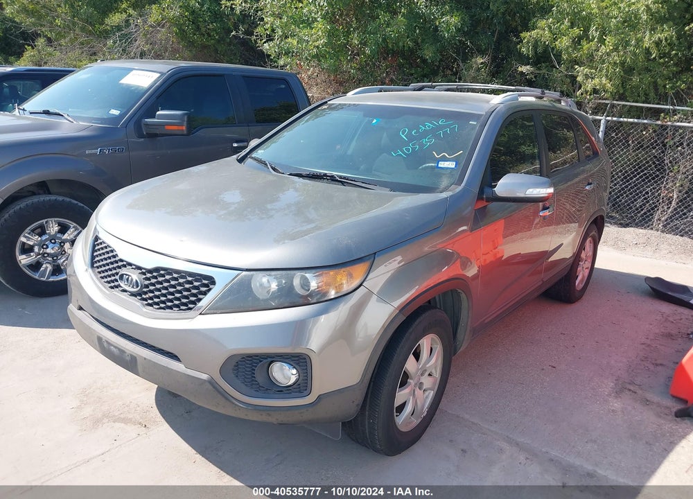2013 KIA SORENTO LX VIN: 5XYKT3A67DG353274