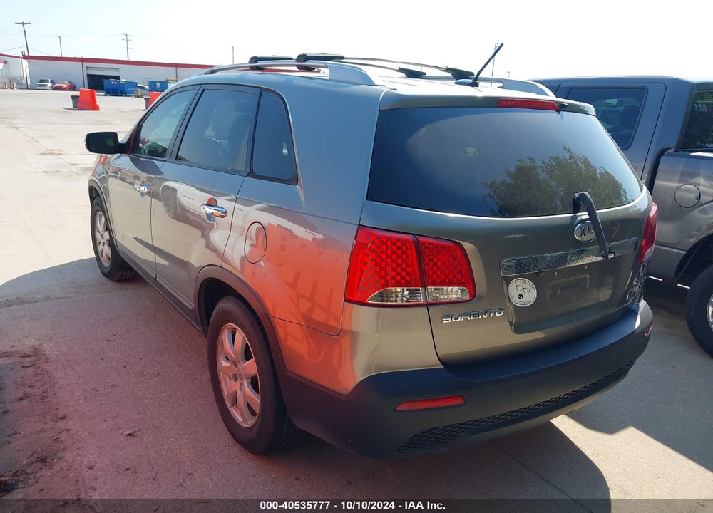 2013 KIA SORENTO LX VIN: 5XYKT3A67DG353274