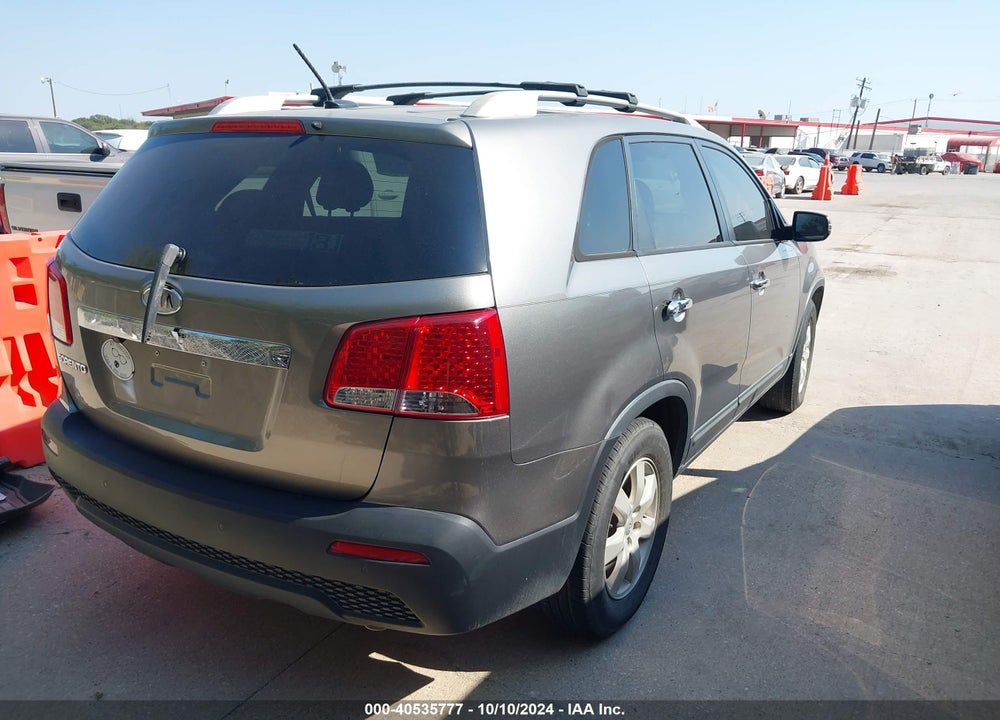 2013 KIA SORENTO LX VIN: 5XYKT3A67DG353274