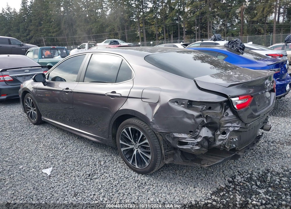 2018 TOYOTA CAMRY SE VIN: 4T1B11HK3JU610515