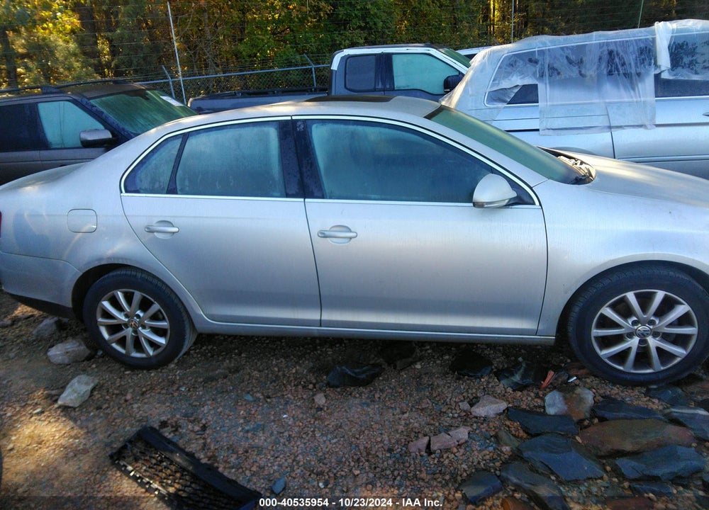 2010 VOLKSWAGEN JETTA SE VIN: 3VWRX7AJ9AM053603