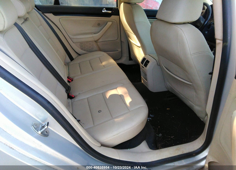 2010 VOLKSWAGEN JETTA SE VIN: 3VWRX7AJ9AM053603
