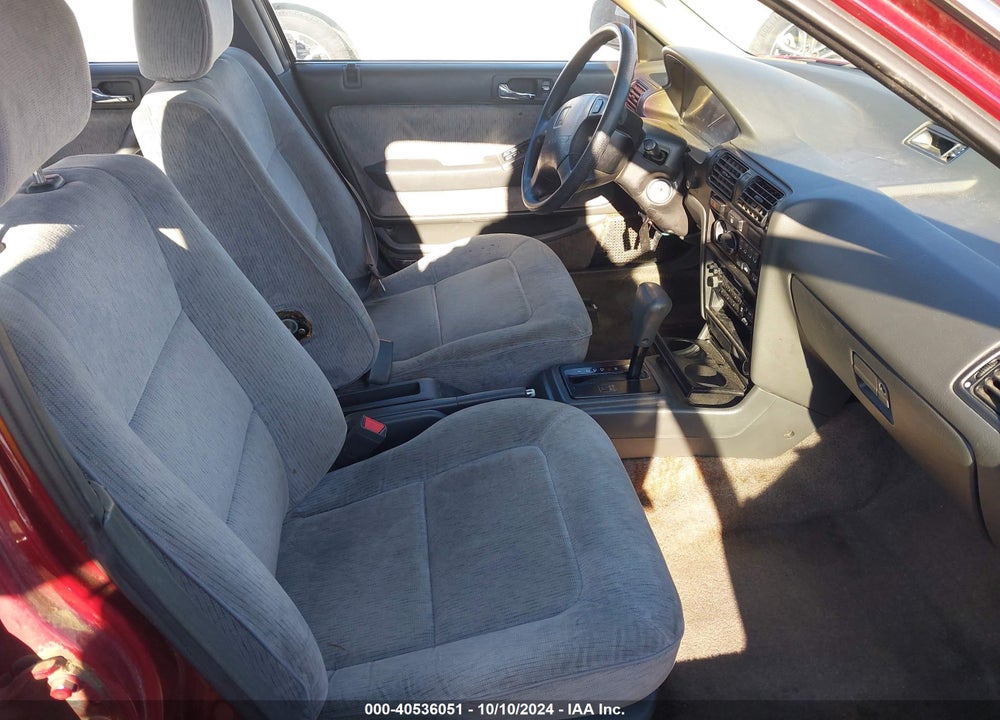 1992 HONDA ACCORD LX VIN: 1HGCB7655NA002882
