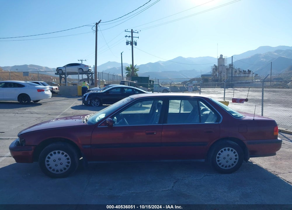 1992 HONDA ACCORD LX VIN: 1HGCB7655NA002882
