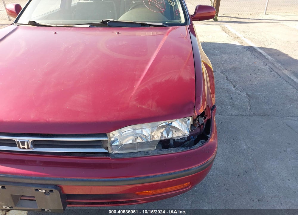 1992 HONDA ACCORD LX VIN: 1HGCB7655NA002882