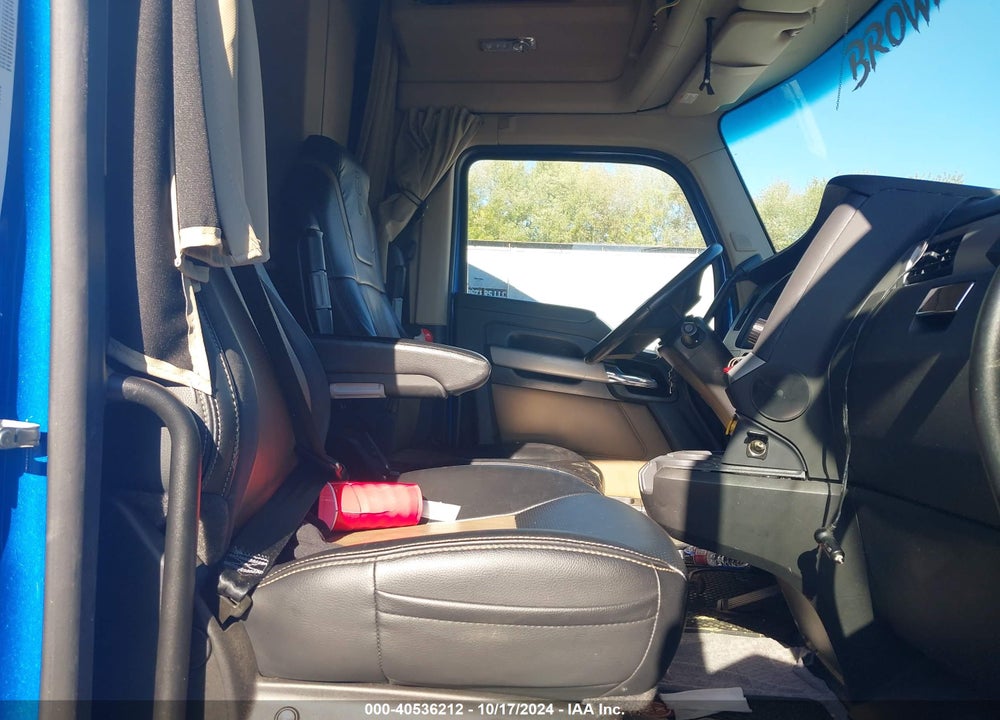 2022 KENWORTH T680 VIN: 1XKYD49X8NJ101789