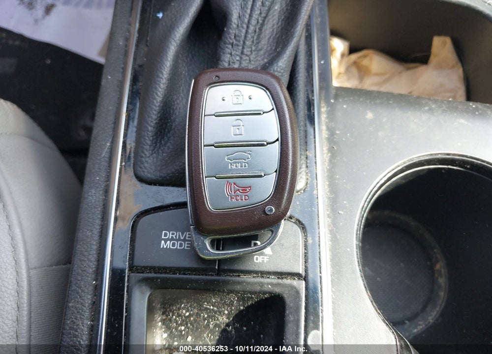 2017 HYUNDAI SONATA VIN: 5NPE34AF6HH584040
