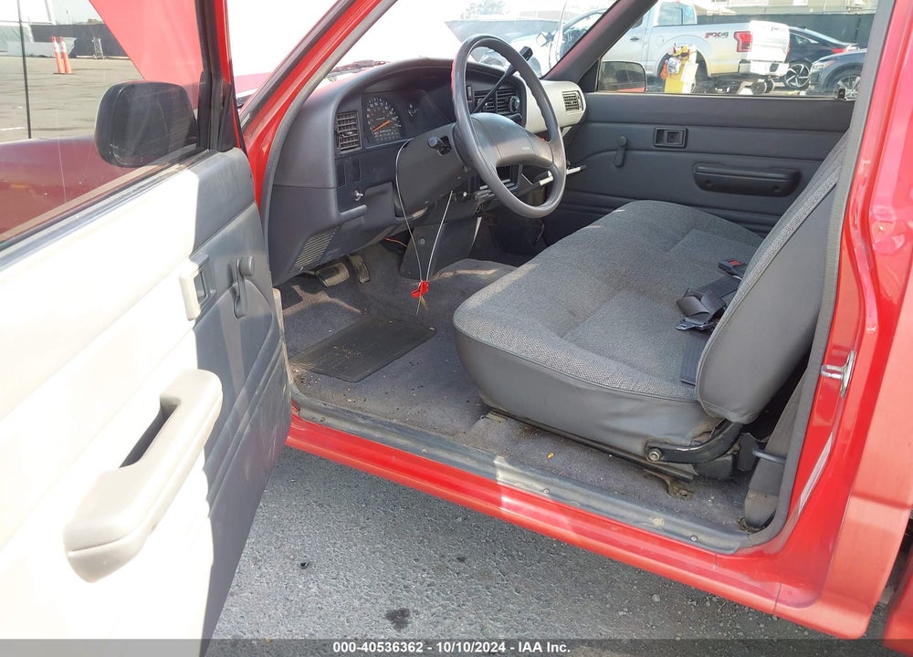 1989 TOYOTA PICKUP 1/2 TON SHT WHEELBASE DLX VIN: JT4RN81P4K0013548