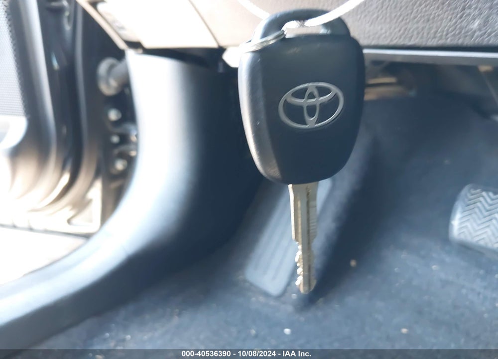 2018 TOYOTA RAV4 LE VIN: 2T3ZFREV0JW408414