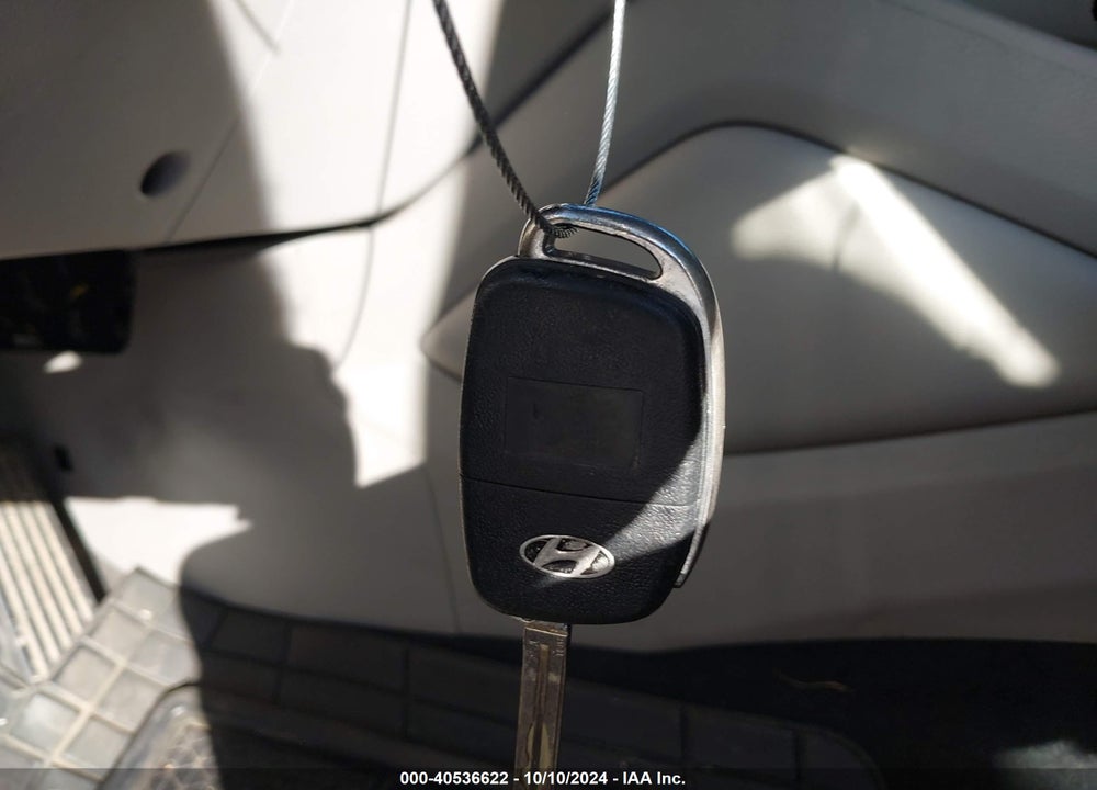 2019 HYUNDAI TUCSON SE VIN: KM8J2CA46KU940702