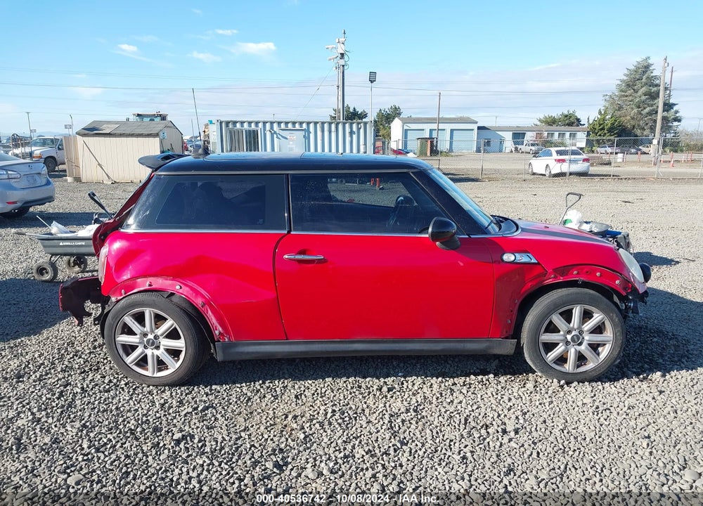 2009 MINI COOPER S VIN: WMWMF73549TW81207
