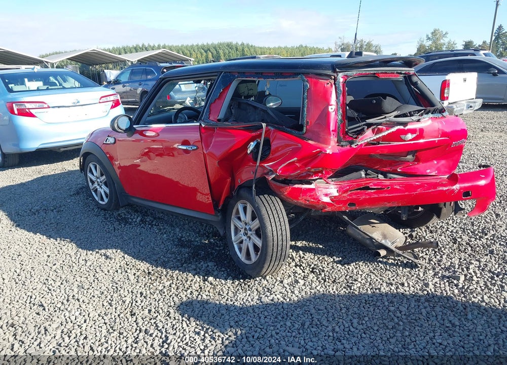 2009 MINI COOPER S VIN: WMWMF73549TW81207