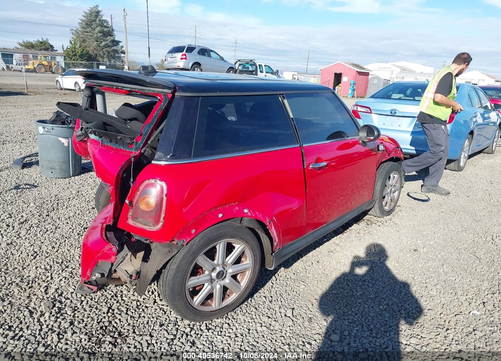 2009 MINI COOPER S VIN: WMWMF73549TW81207