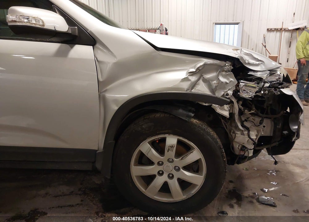 2011 KIA SORENTO LX VIN: 5XYKT3A1XBG184966