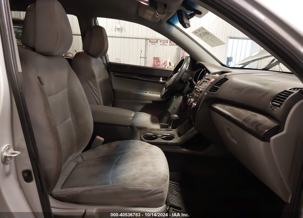 2011 KIA SORENTO LX VIN: 5XYKT3A1XBG184966